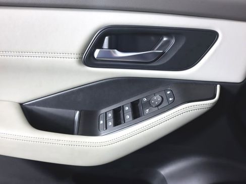 Used 2023 Nissan Rogue SV w/ SV Premium B Package image 19