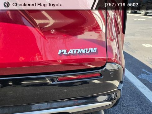 Used 2025 Toyota Sienna Platinum image 8