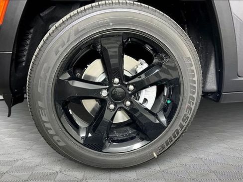 New 2025 Jeep Grand Cherokee Altitude image 12