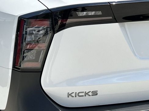 Used 2025 Nissan Kicks SR AWD/4WD image 7