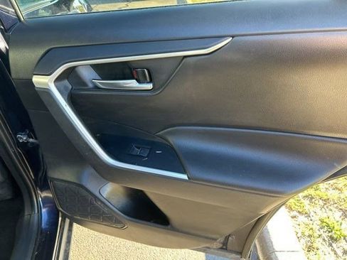 Used 2022 Toyota RAV4 XLE image 39