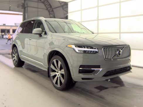 Used 2025 Volvo XC90 T8 Ultra w/ Protection Package Premier AWD/4WD image 5