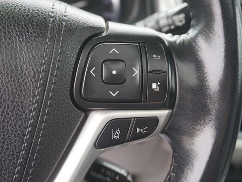 Used 2017 Toyota Highlander XLE AWD/4WD image 20