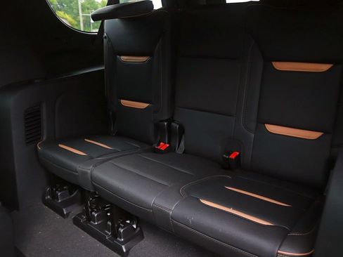 Used 2024 GMC Yukon XL AT4 w/ Technology Package AWD/4WD image 17