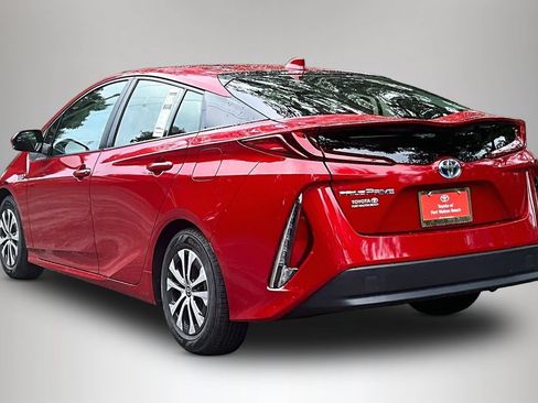 Used 2021 Toyota Prius Prime LE FWD image 4