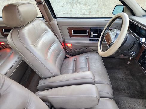 Used 1988 Lincoln Continental Signature image 17