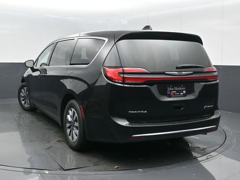 Certified 2024 Chrysler Pacifica Select image 6