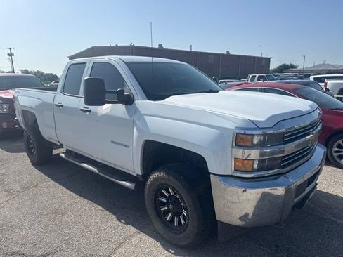 Used 2019 Chevrolet Silverado 2500 W/T AWD/4WD image 2