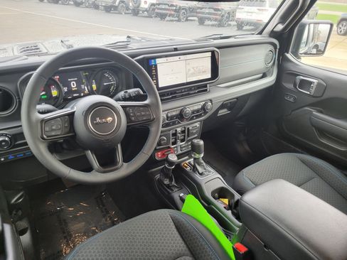 Used 2025 Jeep Wrangler Unlimited Rubicon 4xe w/ Convenience Group image 18