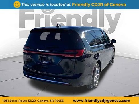 New 2026 Chrysler Pacifica Select AWD/4WD image 5