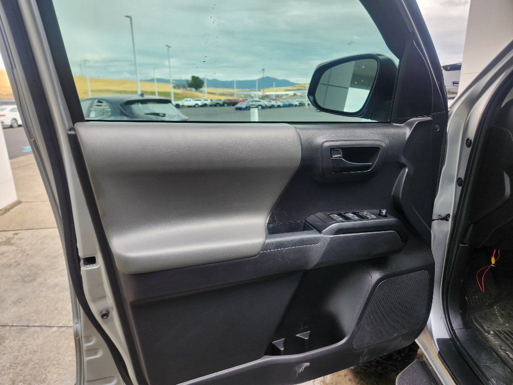 Used 2023 Toyota Tacoma SR AWD/4WD image 12