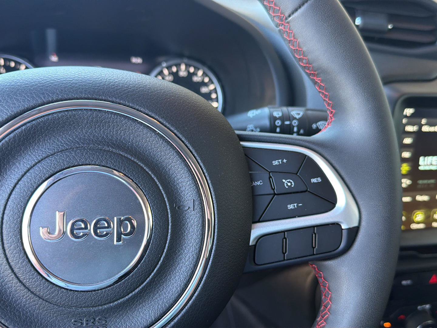 Used 2023 Jeep Renegade Trailhawk AWD/4WD image 21