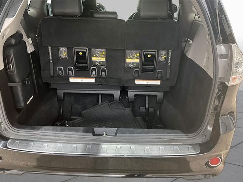 Used 2015 Toyota Sienna SE FWD image 35