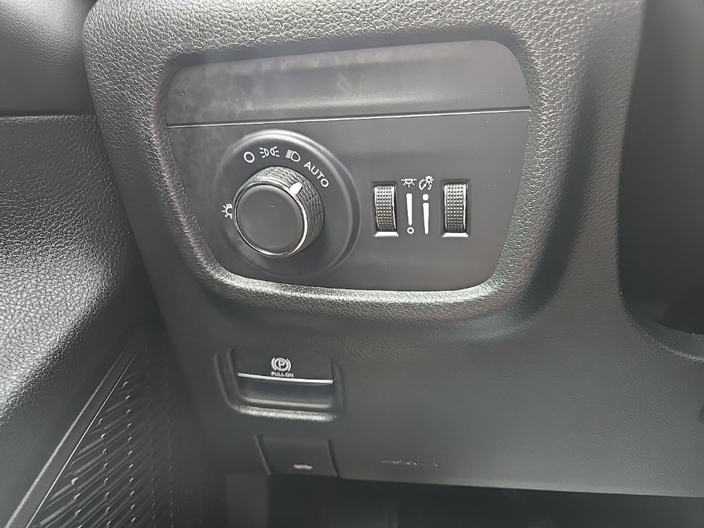 Used 2024 Jeep Grand Cherokee L Altitude AWD/4WD image 16