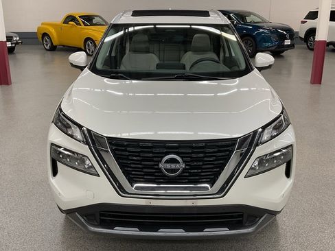 Used 2023 Nissan Rogue SL w/ SL Premium Package image 2