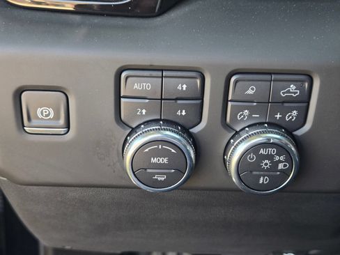 Used 2025 GMC Sierra 1500 AT4 w/ AT4 Premium Package AWD/4WD image 26