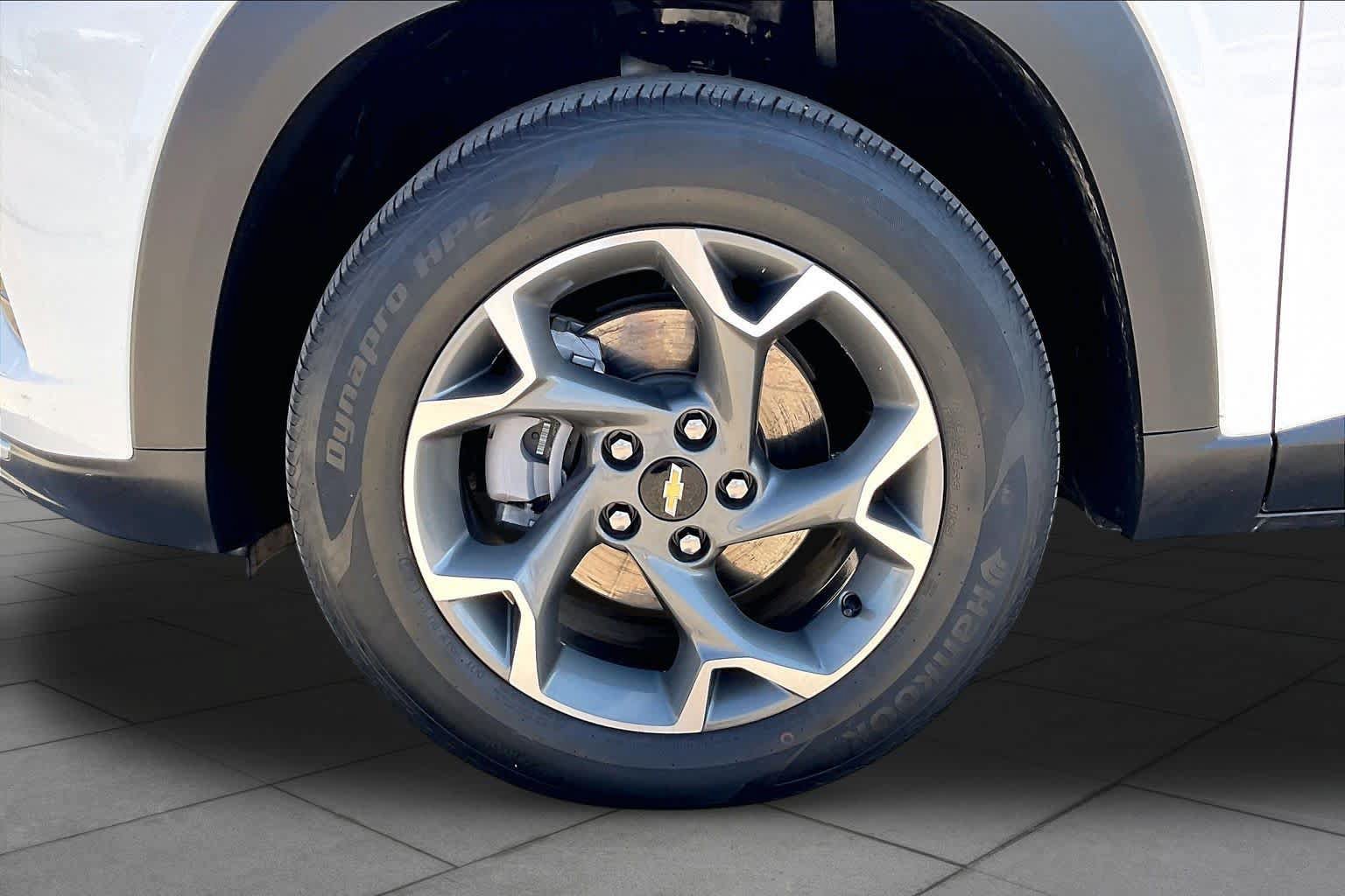 Used 2024 Chevrolet Trax LT w/ Driver Confidence Package FWD image 11