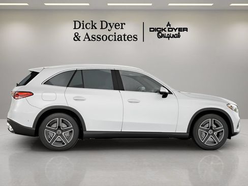 Used 2026 Mercedes-Benz GLC 300 image 12