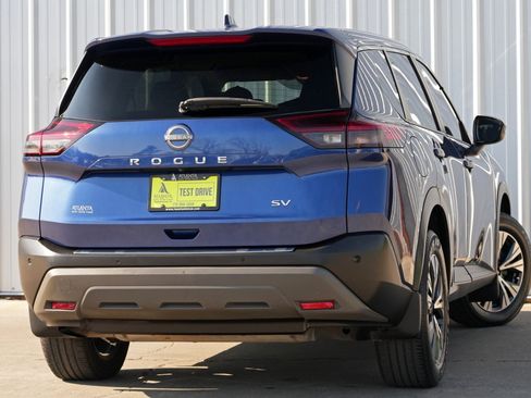 Used 2022 Nissan Rogue SV image 4