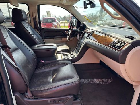 Used 2014 Cadillac Escalade ESV Platinum image 5