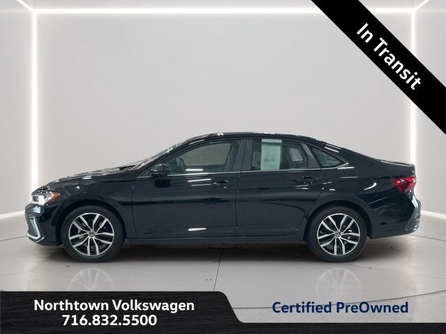 Used 2026 Volkswagen Jetta SE FWD image 2