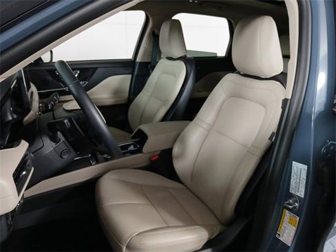 Used 2025 Lincoln Corsair Reserve image 16