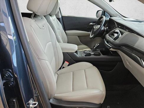 Used 2021 Cadillac XT4 Premium Luxury FWD image 18