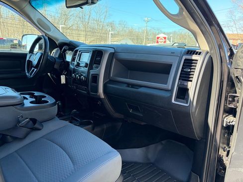 Used 2016 RAM 2500 Tradesman w/ Chrome Appearance Group image 47