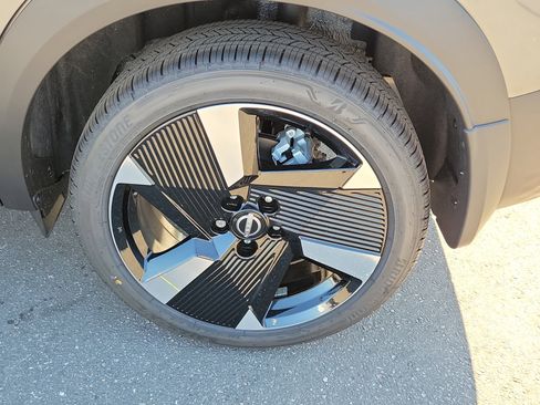 New 2026 Nissan Kicks SR image 9