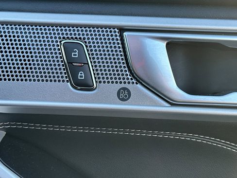 Used 2020 Ford Explorer Limited w/ Class III Trailer Tow Package image 21