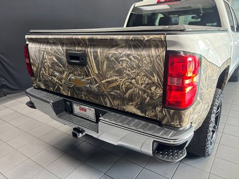 Used 2018 Chevrolet Silverado 1500 LT w/ LT Eassist Package AWD/4WD image 4