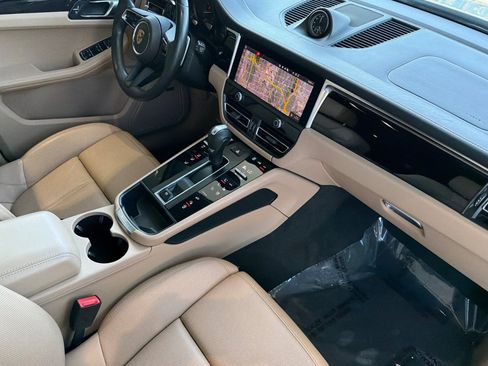 Certified 2022 Porsche Macan AWD/4WD image 16