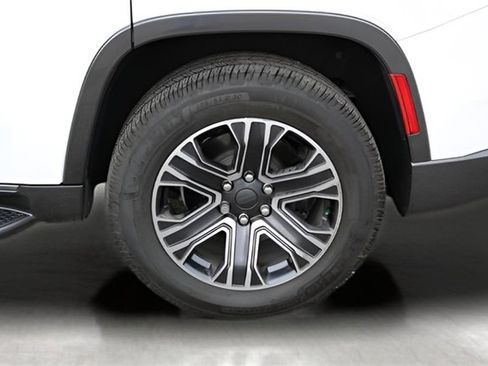 Used 2022 Jeep Wagoneer Series III w/ Flexible Seating Group image 9