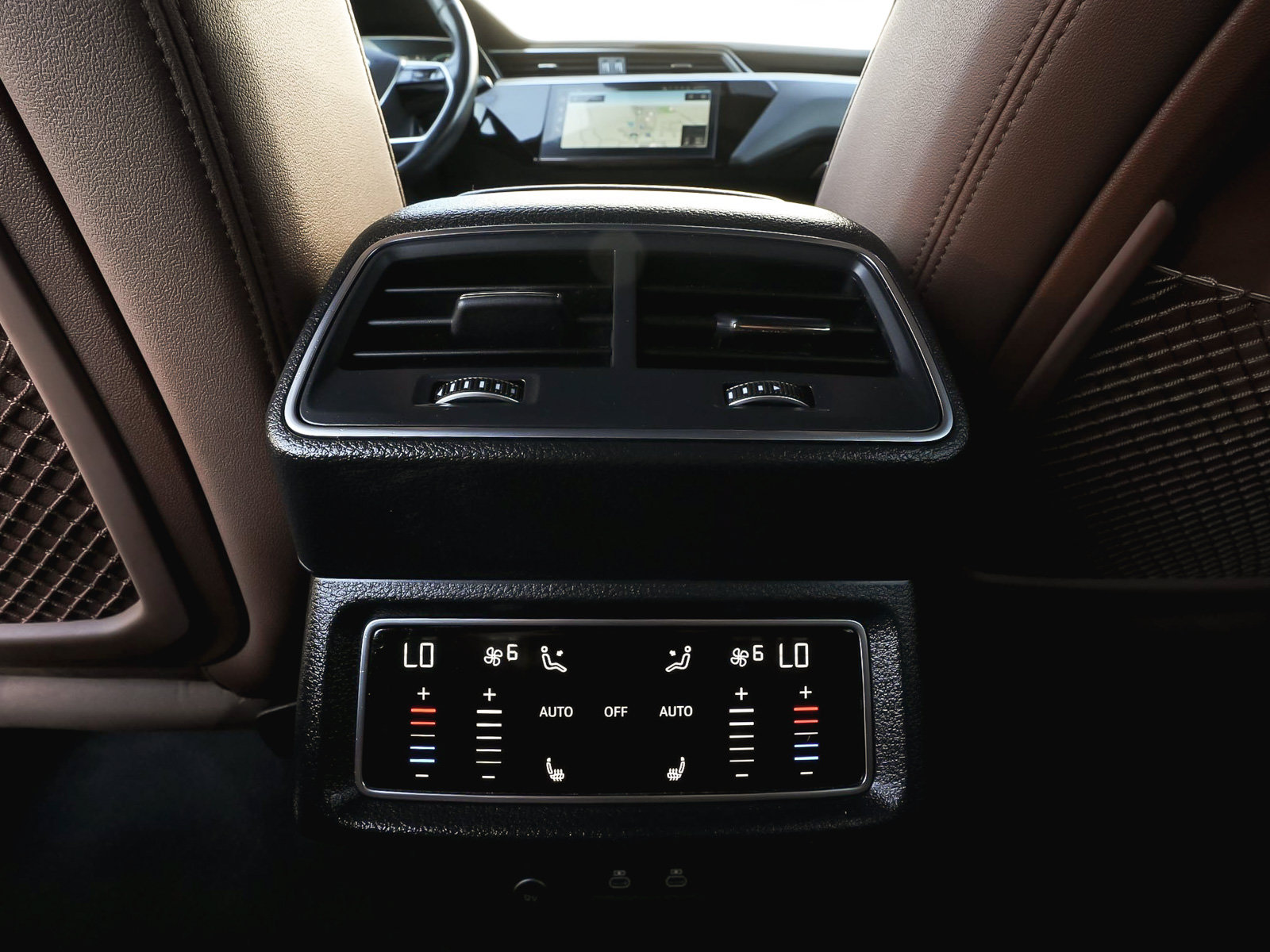 Used 2024 Audi Q8 e-tron Premium Plus AWD/4WD image 40