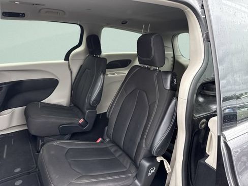 Used 2022 Chrysler Voyager LX FWD image 30