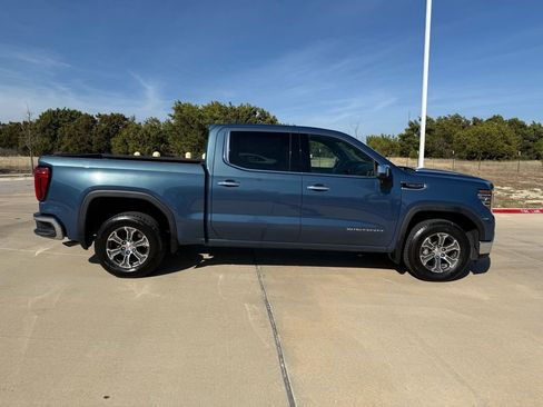 Used 2024 GMC Sierra 1500 SLT image 4