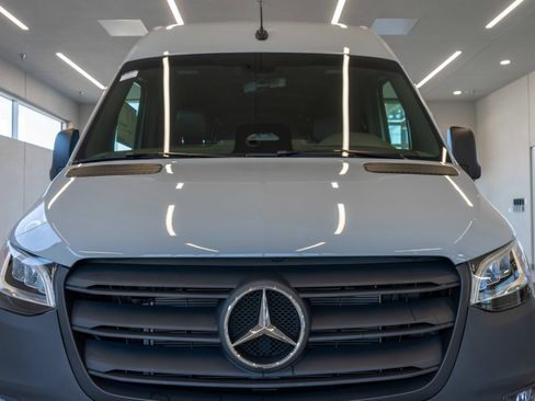 Used 2025 Mercedes-Benz Sprinter 2500 image 18