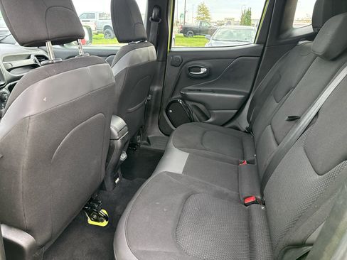 Used 2018 Jeep Renegade Altitude w/ UConnect 8.4 Nav Group image 18