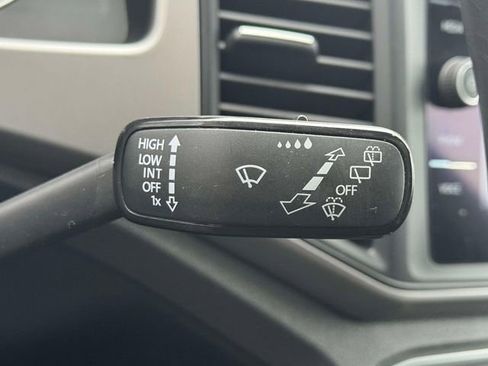 Used 2020 Volkswagen Atlas Cross Sport SE w/ Panoramic Sunroof Package image 30