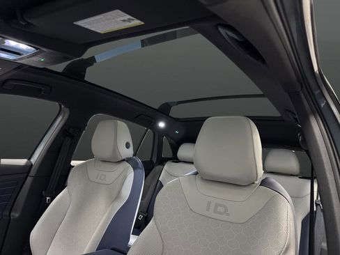 Used 2024 Volkswagen ID.4 Pro S image 7