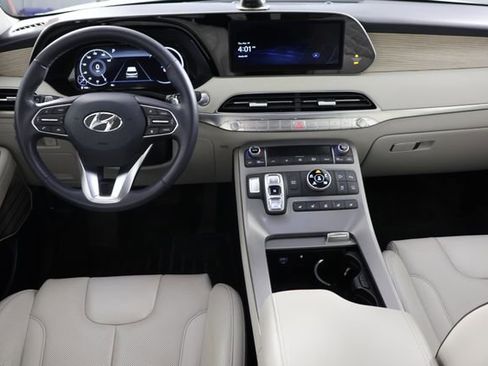 Used 2022 Hyundai Palisade Calligraphy image 2