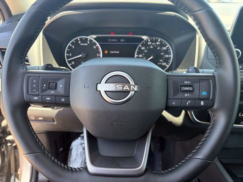 Used 2025 Nissan Rogue SV FWD image 33