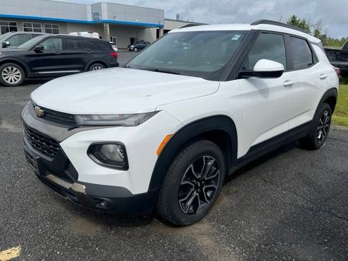 Used 2021 Chevrolet TrailBlazer ACTIV w/ Technology Package AWD/4WD image 1