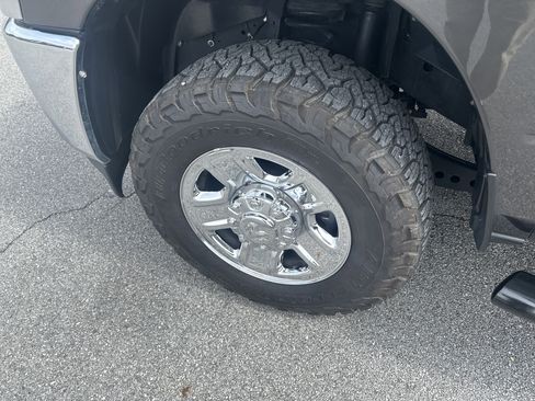 Used 2024 RAM 2500 Tradesman w/ Chrome Appearance Group image 12