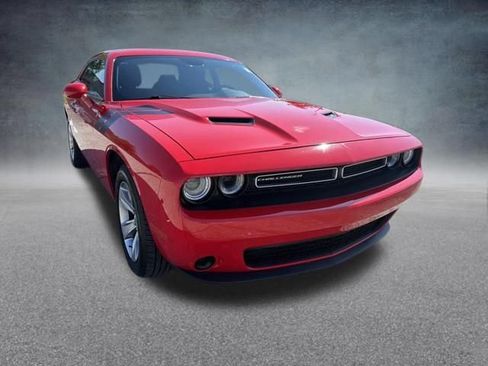 Used 2016 Dodge Challenger SXT RWD image 4