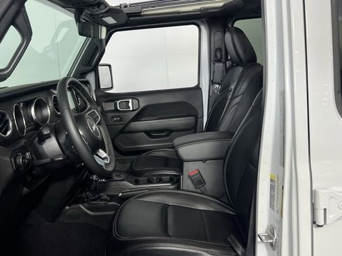 Used 2023 Jeep Wrangler Sahara w/ Cold Weather Group image 23