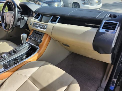 Used 2010 Land Rover Range Rover Sport HSE image 13