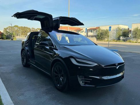 Used 2018 Tesla Model X 75D image 3