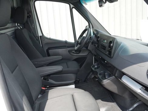 Used 2021 Mercedes-Benz Sprinter 2500 image 17