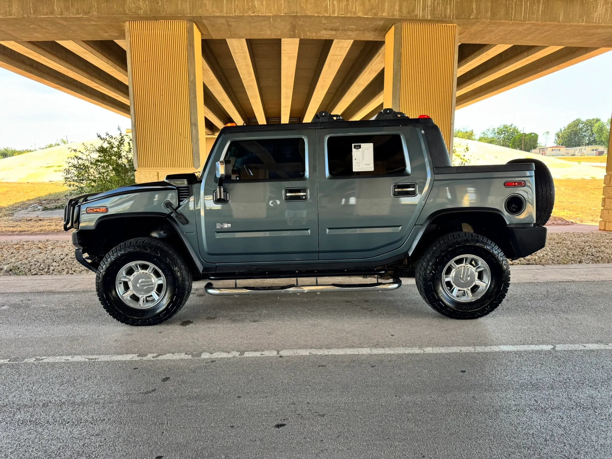 Used 2005 HUMMER H2 SUT w/ Preferred Equipment Group AWD/4WD image 6